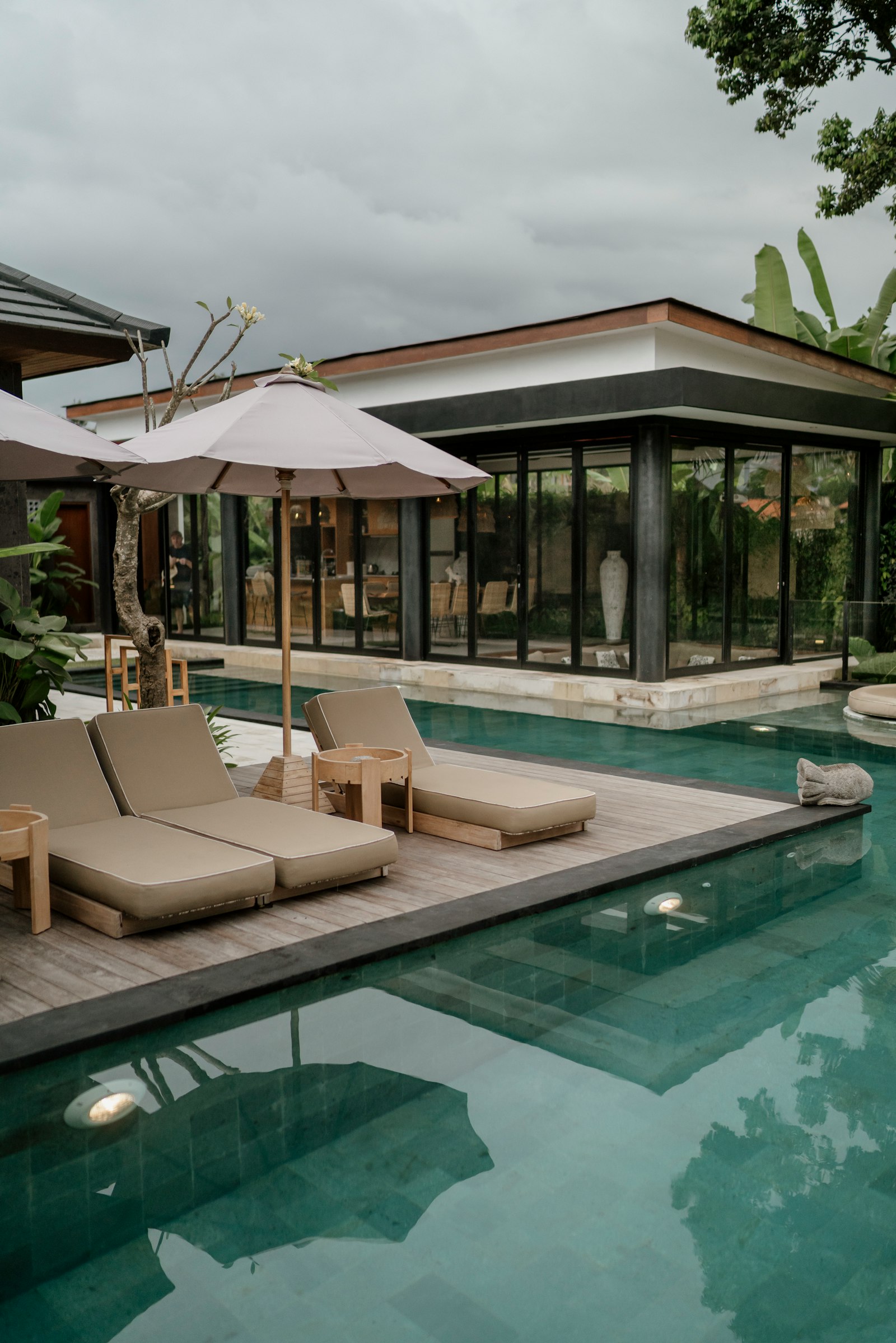 Cliffside villa Uluwatu infinity pool